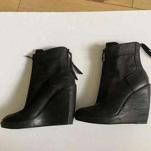 Dolce vita black leather zip up bootie boots ankle 7.5